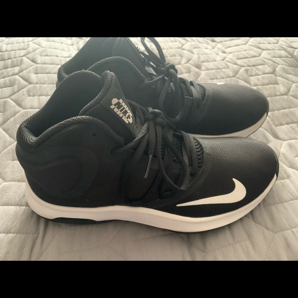 Basketball shoes